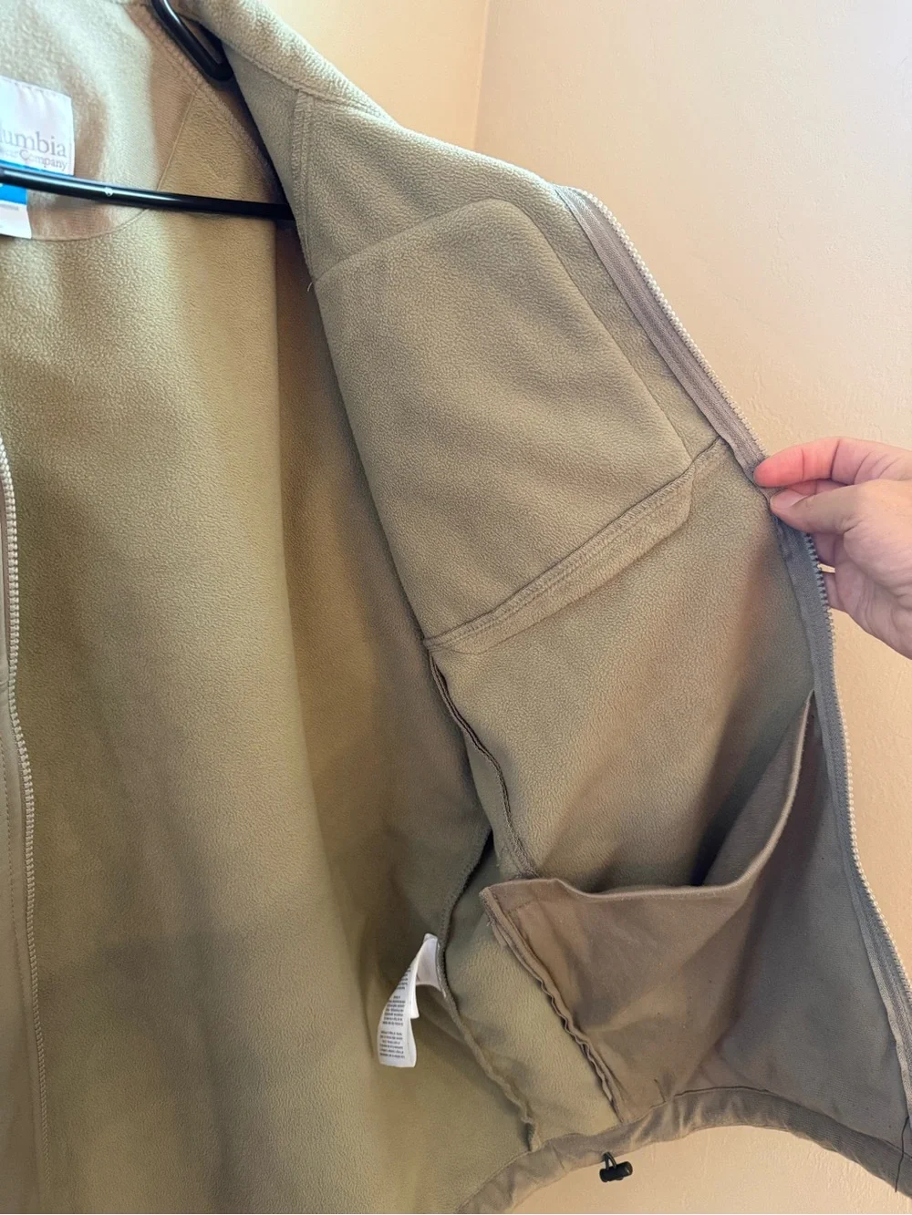 Columbia Men’s Beige/Tan Lightweight Softshell Jacket